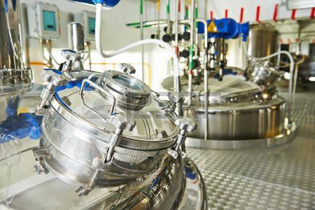 38347622-equipement-d-usine-pharmaceutique-r-servoir-de-m-lange-sur-la-ligne-de-production-en-usine-de-fabric